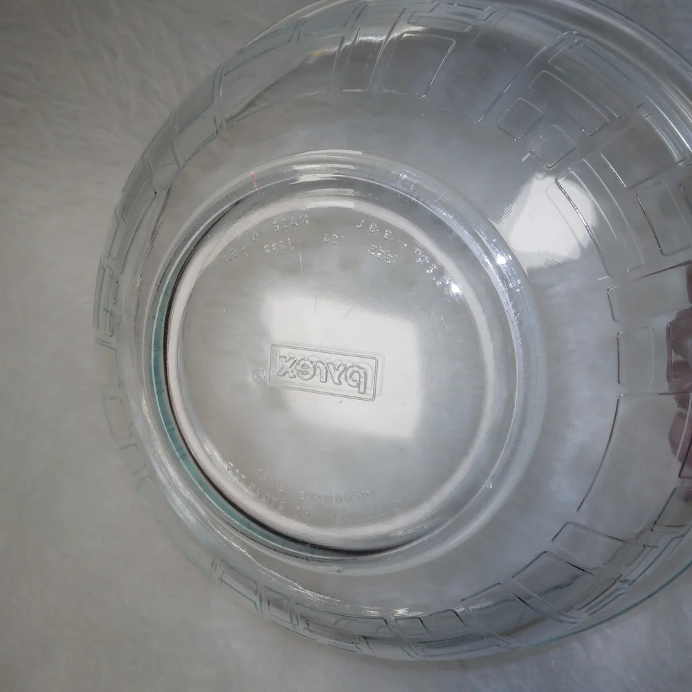 Pyrex Geometric Rectangles 2.5 Quart Clear Mixing Bowl 325 Made In USA.